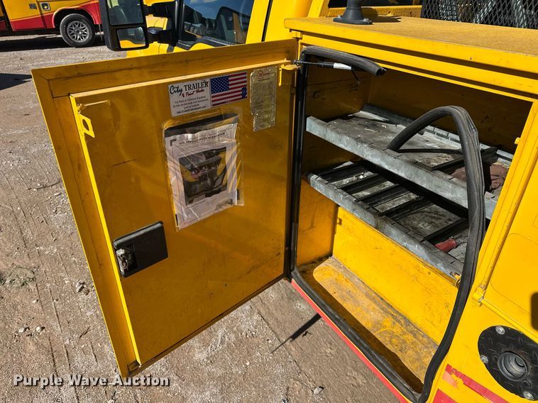 image for item ER4914 2015 Ford F350 Super Duty XL utility bed pickup truck