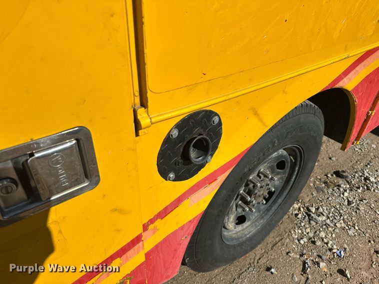 image for item ER4914 2015 Ford F350 Super Duty XL utility bed pickup truck