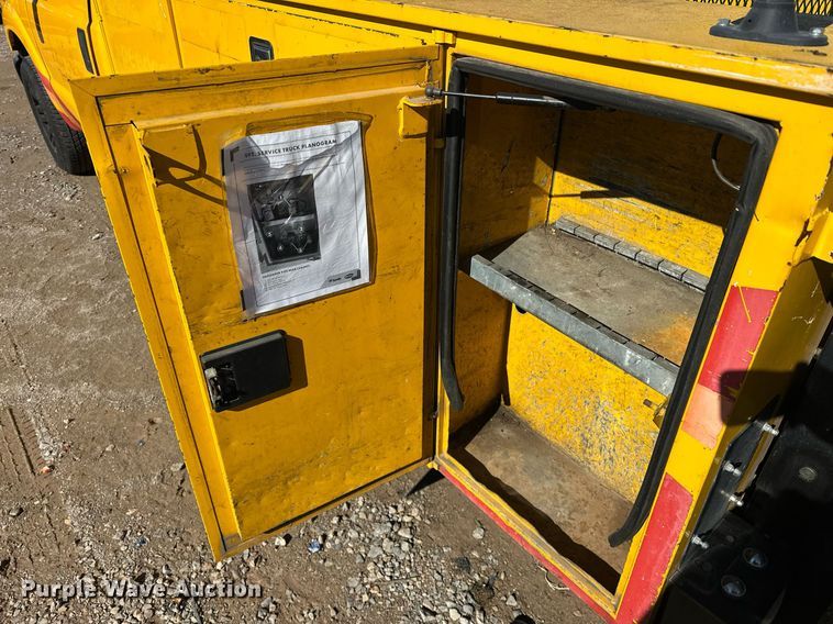 image for item ER4914 2015 Ford F350 Super Duty XL utility bed pickup truck