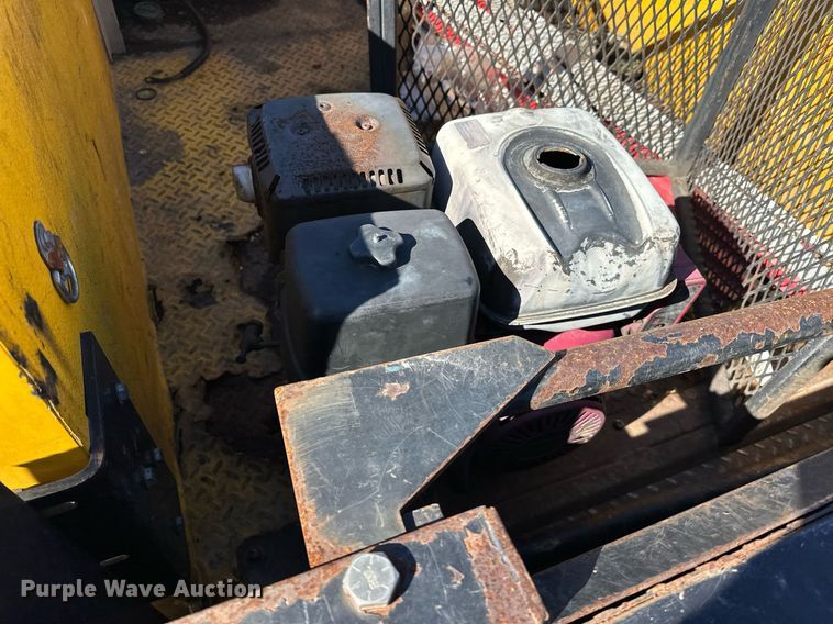 image for item ER4914 2015 Ford F350 Super Duty XL utility bed pickup truck