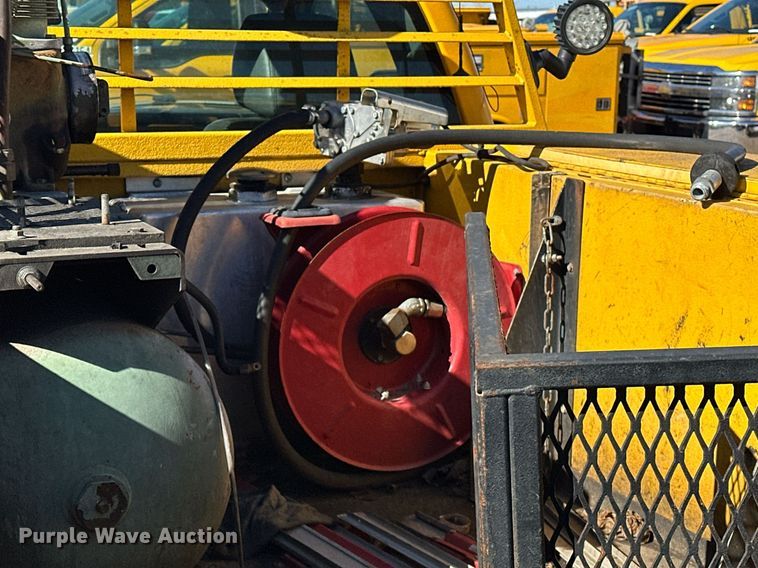 image for item ER4914 2015 Ford F350 Super Duty XL utility bed pickup truck