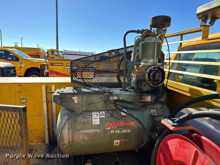 image for item ER4914 2015 Ford F350 Super Duty XL utility bed pickup truck