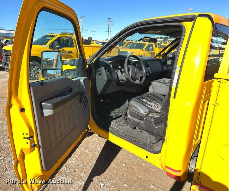 image for item ER4914 2015 Ford F350 Super Duty XL utility bed pickup truck