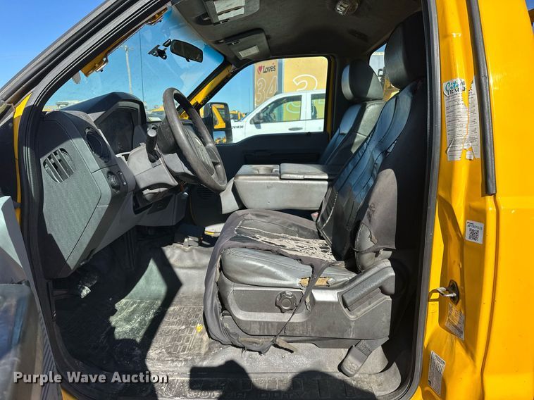 image for item ER4914 2015 Ford F350 Super Duty XL utility bed pickup truck