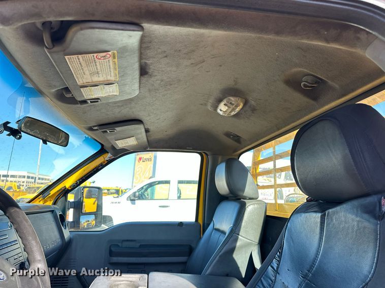 image for item ER4914 2015 Ford F350 Super Duty XL utility bed pickup truck