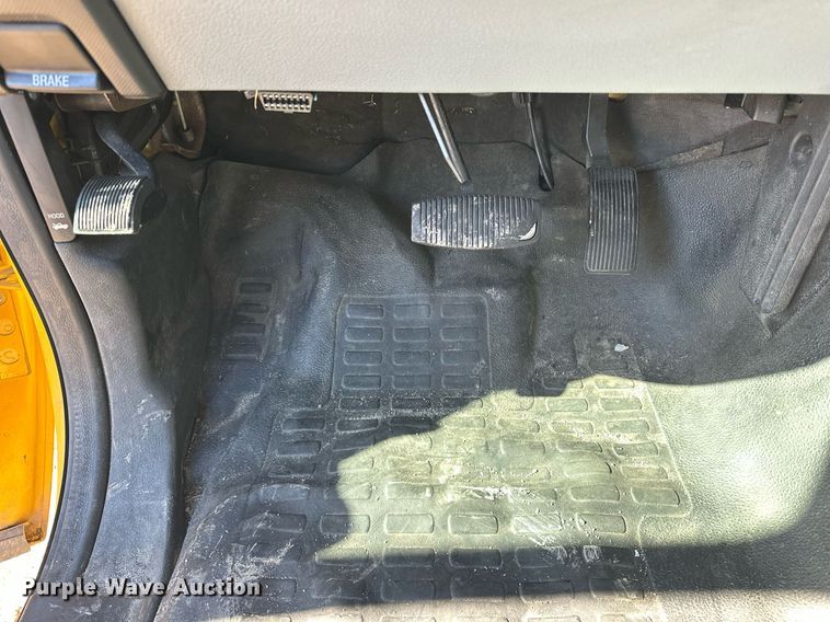 image for item ER4914 2015 Ford F350 Super Duty XL utility bed pickup truck