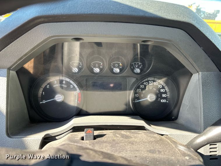 image for item ER4914 2015 Ford F350 Super Duty XL utility bed pickup truck