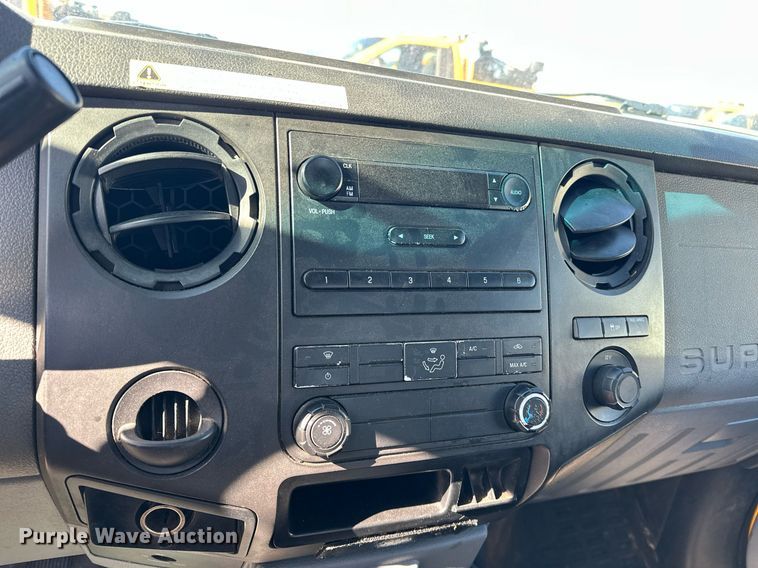 image for item ER4914 2015 Ford F350 Super Duty XL utility bed pickup truck