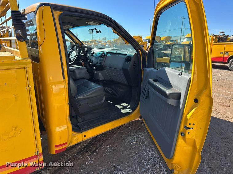 image for item ER4914 2015 Ford F350 Super Duty XL utility bed pickup truck