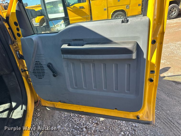 image for item ER4914 2015 Ford F350 Super Duty XL utility bed pickup truck