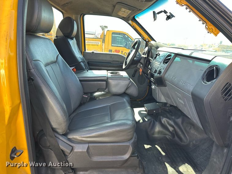 image for item ER4914 2015 Ford F350 Super Duty XL utility bed pickup truck