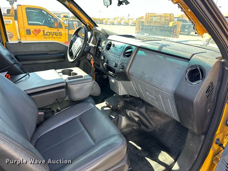 image for item ER4914 2015 Ford F350 Super Duty XL utility bed pickup truck