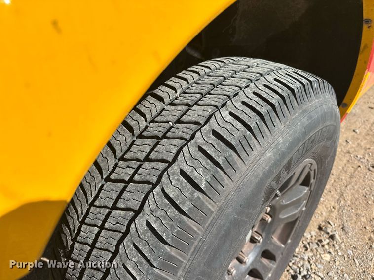 image for item ER4914 2015 Ford F350 Super Duty XL utility bed pickup truck