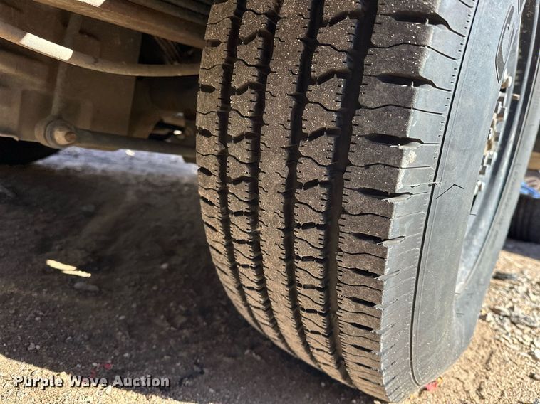 image for item ER4914 2015 Ford F350 Super Duty XL utility bed pickup truck