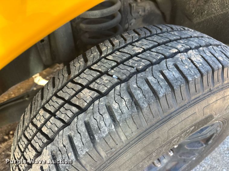 image for item ER4914 2015 Ford F350 Super Duty XL utility bed pickup truck