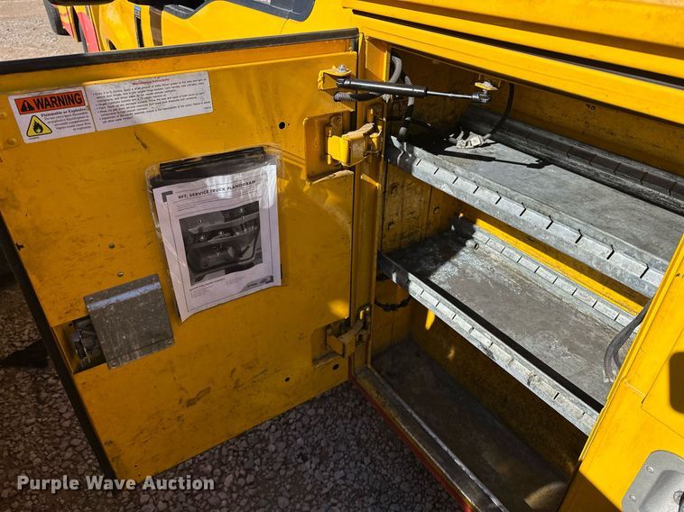 image for item ER4915 2018 Ford F350 Super Duty XL utility bed pickup truck