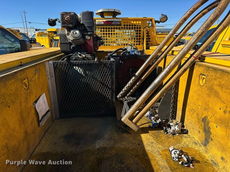 image for item ER4915 2018 Ford F350 Super Duty XL utility bed pickup truck