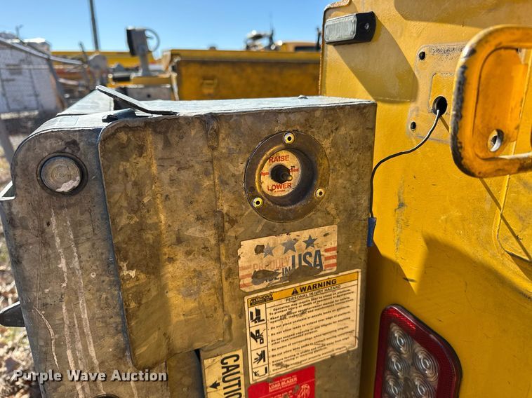 image for item ER4915 2018 Ford F350 Super Duty XL utility bed pickup truck