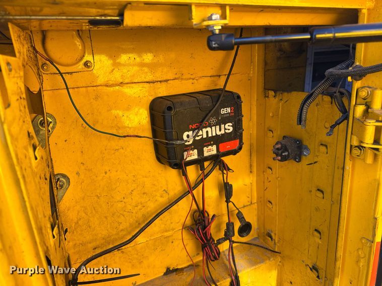 image for item ER4915 2018 Ford F350 Super Duty XL utility bed pickup truck