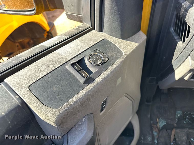 image for item ER4915 2018 Ford F350 Super Duty XL utility bed pickup truck