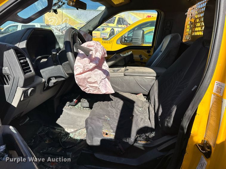 image for item ER4915 2018 Ford F350 Super Duty XL utility bed pickup truck