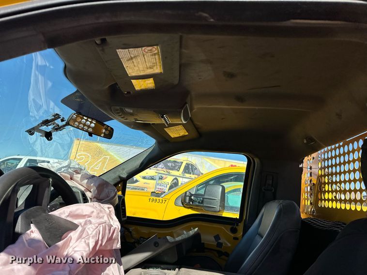 image for item ER4915 2018 Ford F350 Super Duty XL utility bed pickup truck