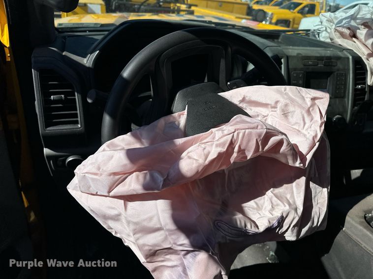 image for item ER4915 2018 Ford F350 Super Duty XL utility bed pickup truck