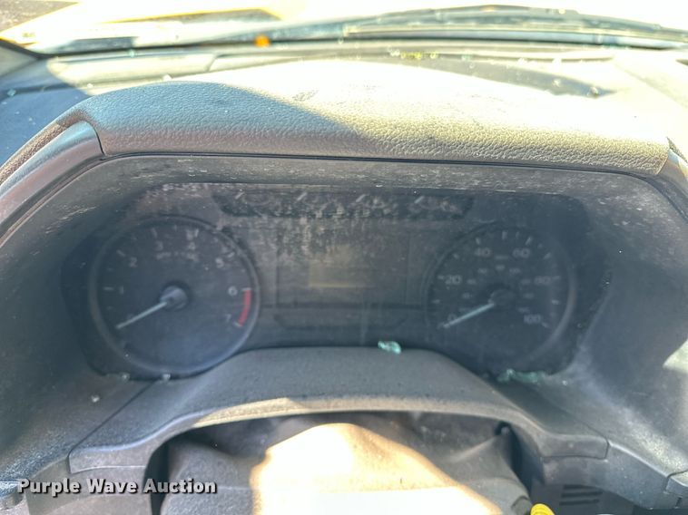 image for item ER4915 2018 Ford F350 Super Duty XL utility bed pickup truck