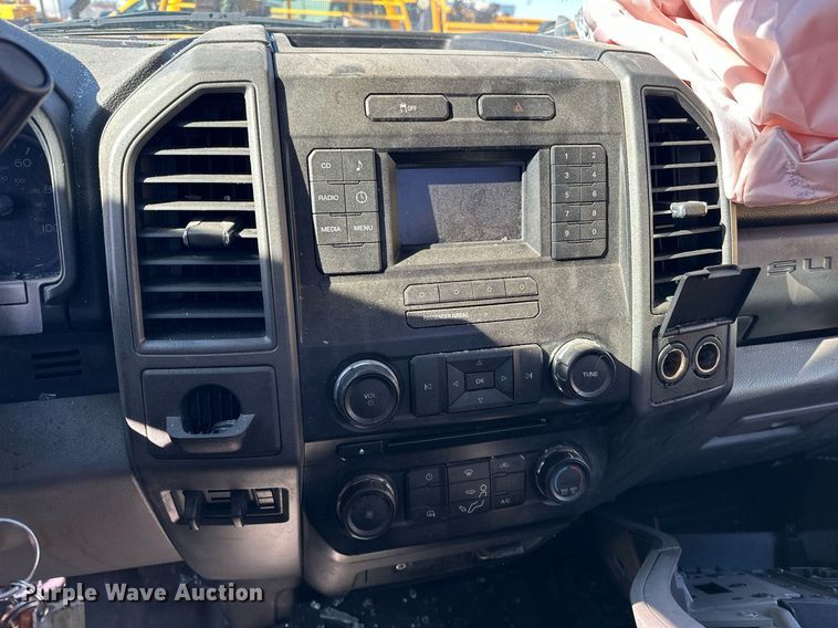 image for item ER4915 2018 Ford F350 Super Duty XL utility bed pickup truck