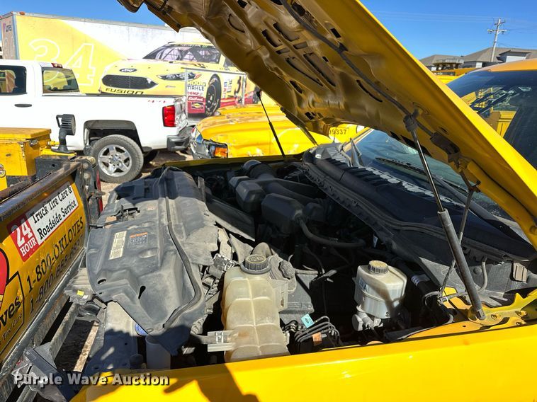 image for item ER4915 2018 Ford F350 Super Duty XL utility bed pickup truck