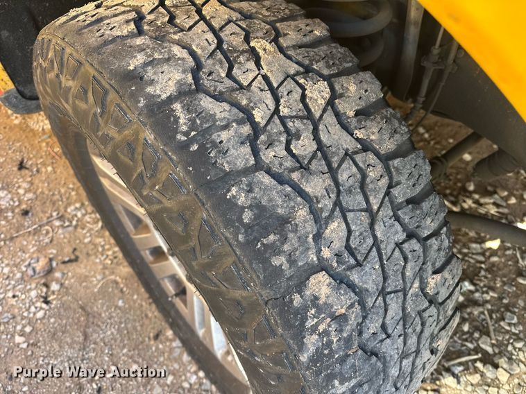 image for item ER4915 2018 Ford F350 Super Duty XL utility bed pickup truck