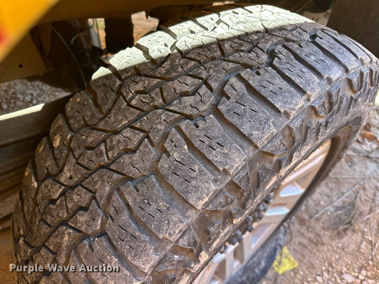 image for item ER4915 2018 Ford F350 Super Duty XL utility bed pickup truck