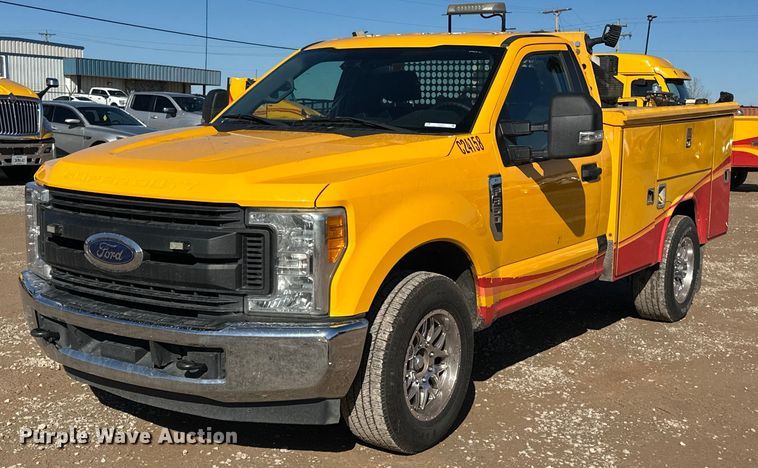 image for item ER4916 2017 Ford F350 Super Duty XL utility bed pickup truck