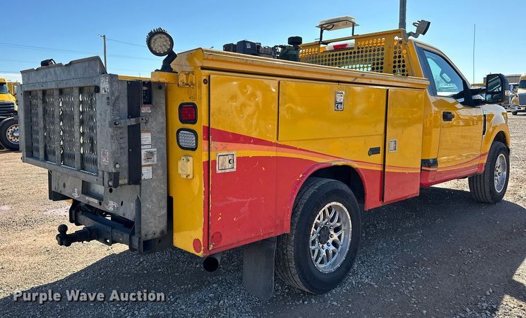 image for item ER4916 2017 Ford F350 Super Duty XL utility bed pickup truck