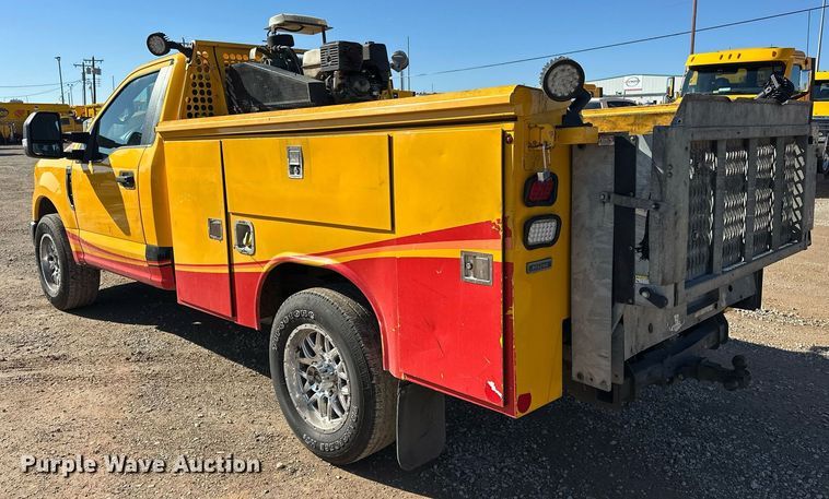 image for item ER4916 2017 Ford F350 Super Duty XL utility bed pickup truck