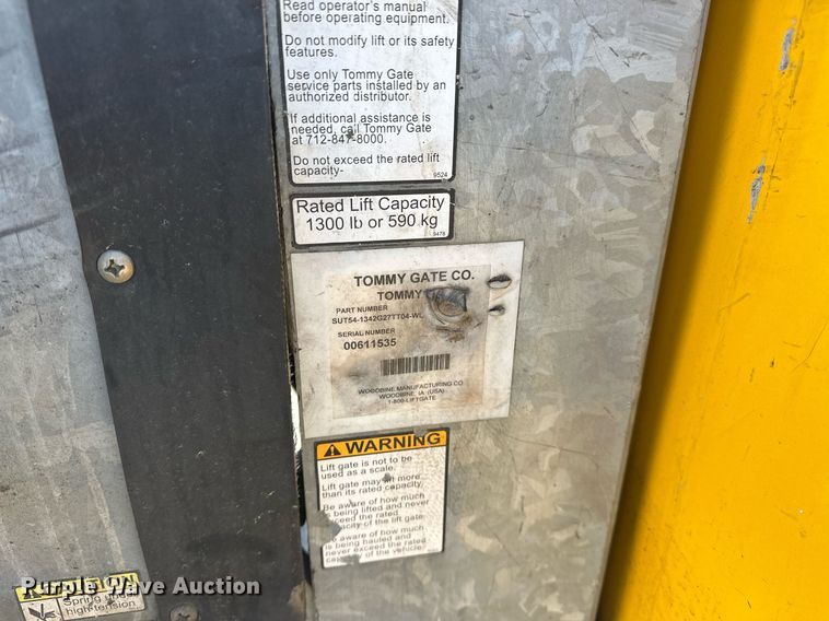 image for item ER4916 2017 Ford F350 Super Duty XL utility bed pickup truck