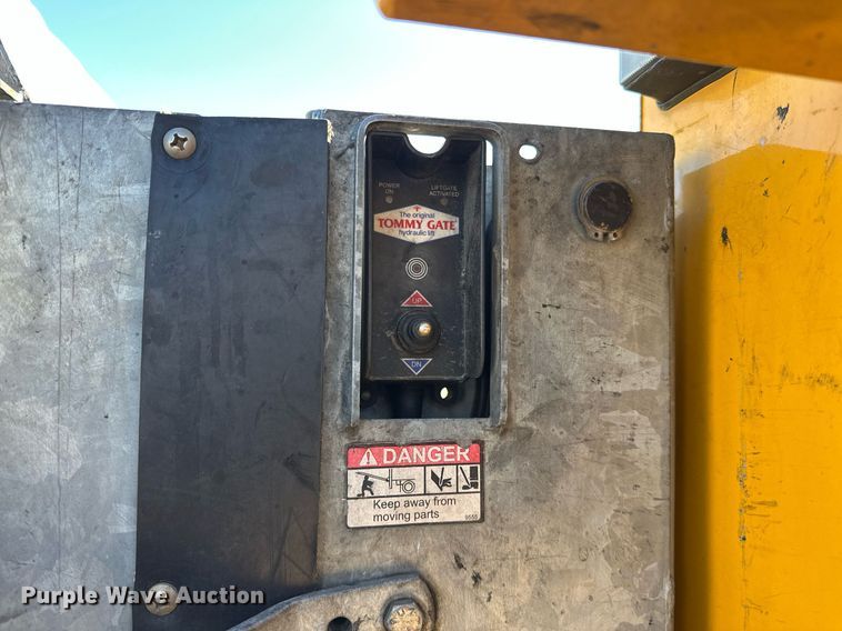 image for item ER4916 2017 Ford F350 Super Duty XL utility bed pickup truck