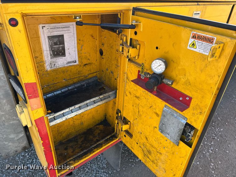 image for item ER4916 2017 Ford F350 Super Duty XL utility bed pickup truck