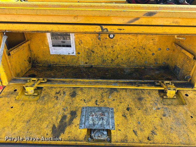 image for item ER4916 2017 Ford F350 Super Duty XL utility bed pickup truck