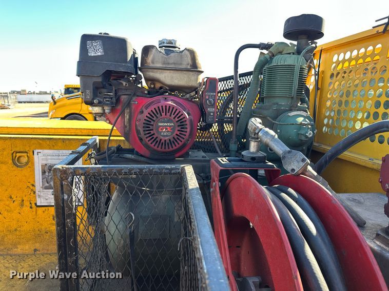 image for item ER4916 2017 Ford F350 Super Duty XL utility bed pickup truck