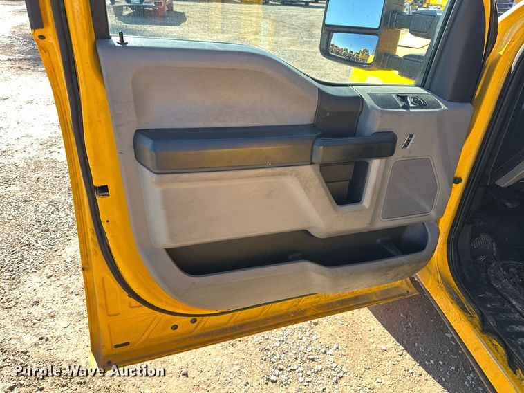 image for item ER4916 2017 Ford F350 Super Duty XL utility bed pickup truck