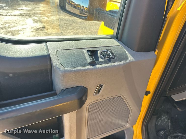 image for item ER4916 2017 Ford F350 Super Duty XL utility bed pickup truck