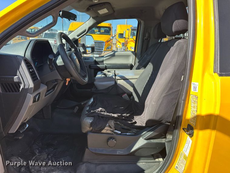 image for item ER4916 2017 Ford F350 Super Duty XL utility bed pickup truck