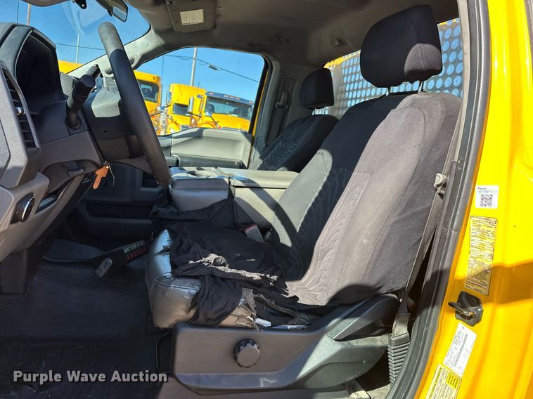 image for item ER4916 2017 Ford F350 Super Duty XL utility bed pickup truck