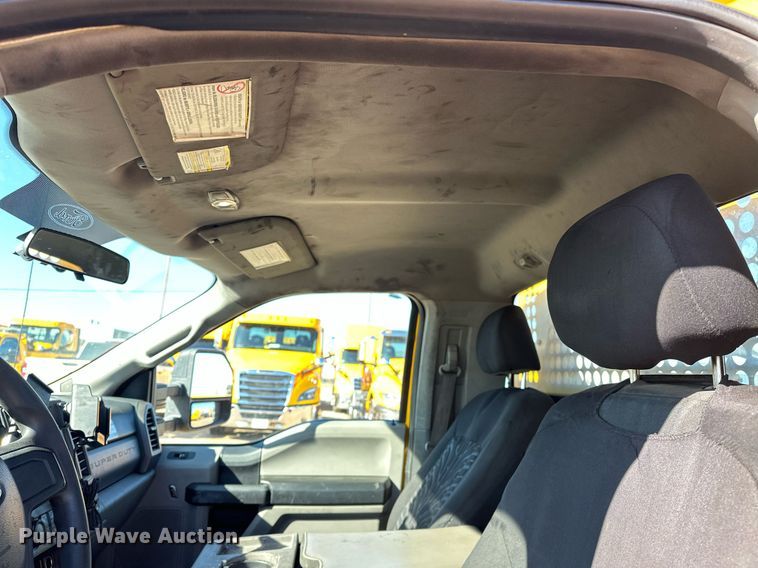 image for item ER4916 2017 Ford F350 Super Duty XL utility bed pickup truck