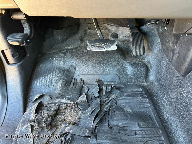 image for item ER4916 2017 Ford F350 Super Duty XL utility bed pickup truck