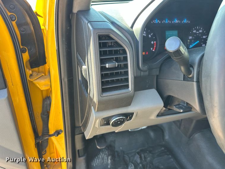 image for item ER4916 2017 Ford F350 Super Duty XL utility bed pickup truck