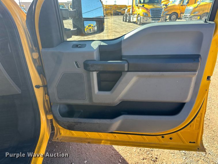 image for item ER4916 2017 Ford F350 Super Duty XL utility bed pickup truck