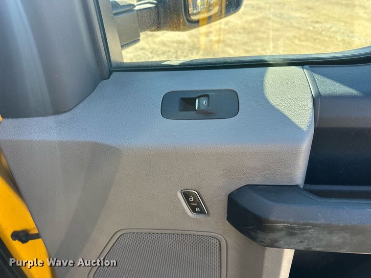 image for item ER4916 2017 Ford F350 Super Duty XL utility bed pickup truck