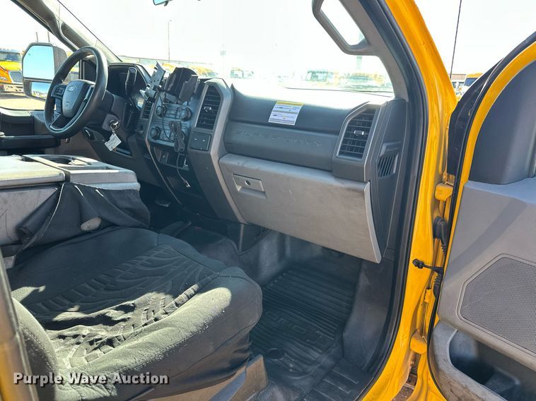 image for item ER4916 2017 Ford F350 Super Duty XL utility bed pickup truck